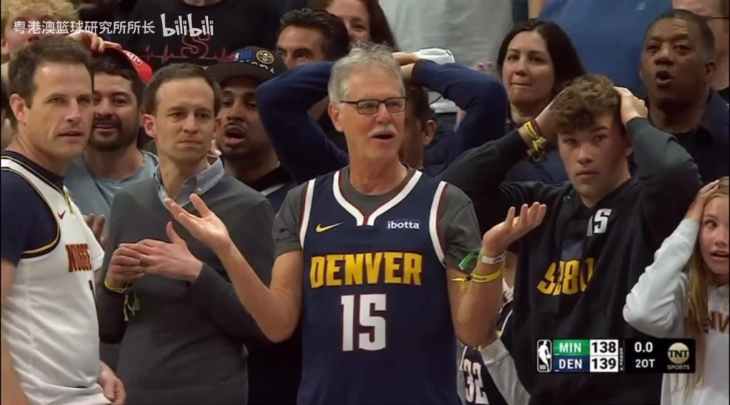 導(dǎo)火索？回顧此前掘金對陣森林狼，威少送出三分犯規(guī)后的眾生相！