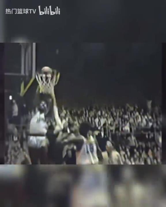 這是怪物嗎？張伯倫高中時期是怎么打球的？校園里的明星！