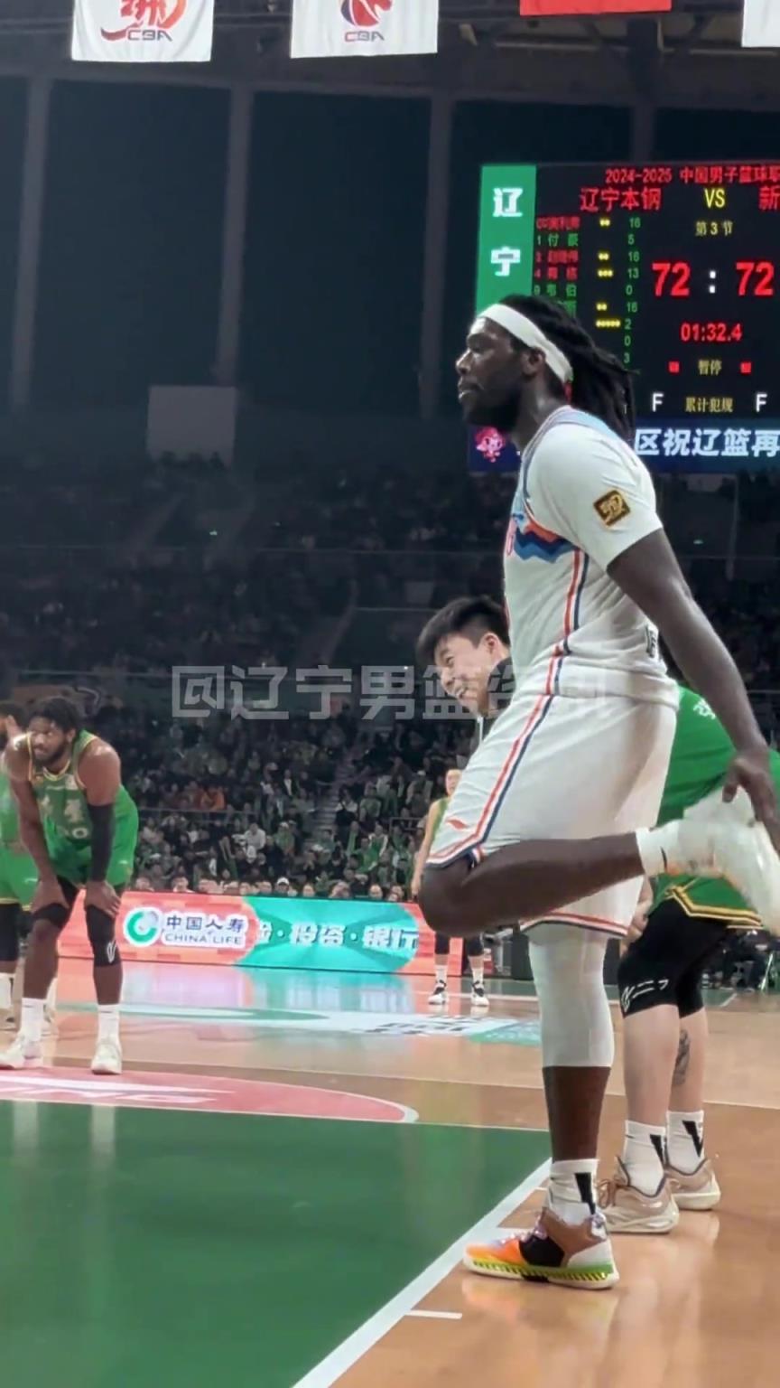 哈雷爾狂噴奧利弗：我會在澳洲干你小子！裁判吹T送他離場