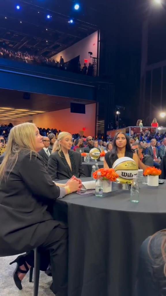 今天這穿搭，差點(diǎn)沒認(rèn)出來！佩奇-布克斯當(dāng)選WNBA狀元后十分淡定