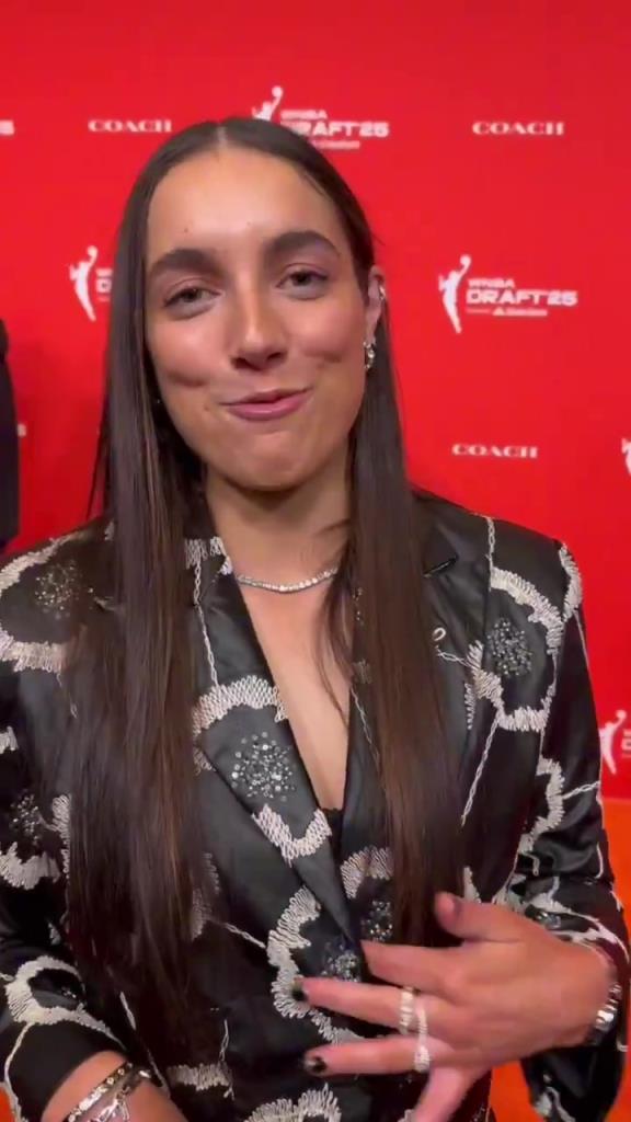 少爺真全能??！威少還幫WNBA新秀妹子們?cè)O(shè)計(jì)今晚的服裝