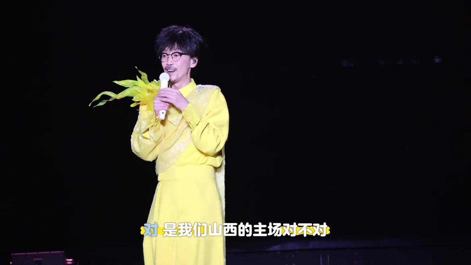 山西鬧他！周傳雄太原演唱會現(xiàn)場帶領歌迷為山西男籃加油助威